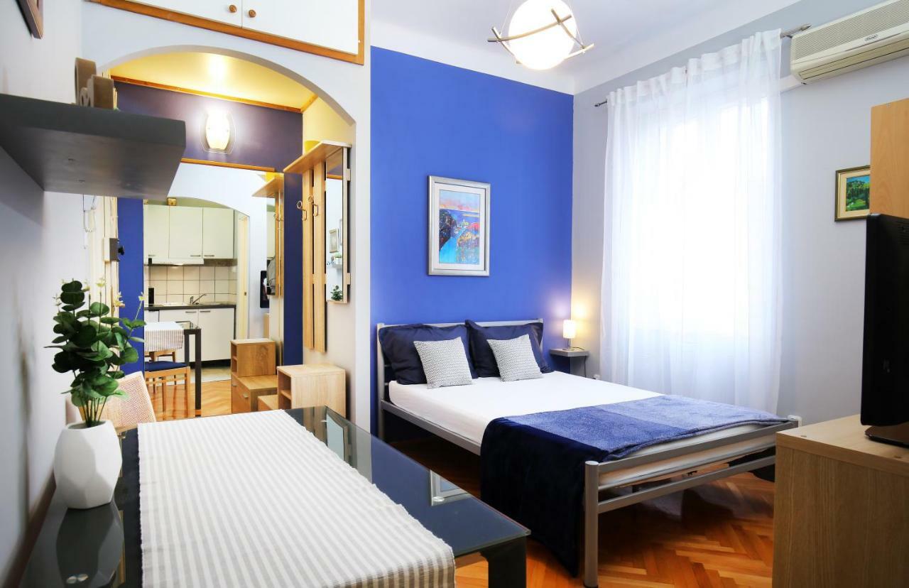 Split Chic Studio Luaran gambar