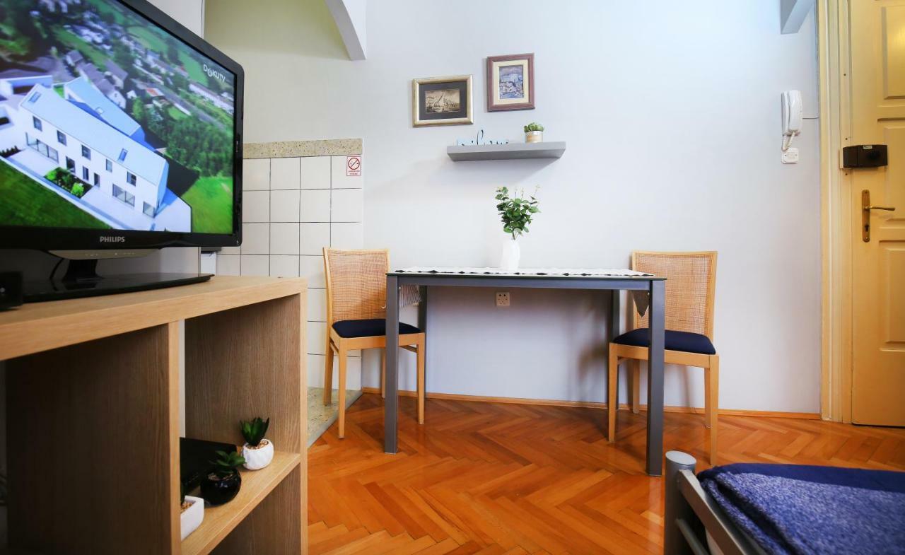 Split Chic Studio Luaran gambar