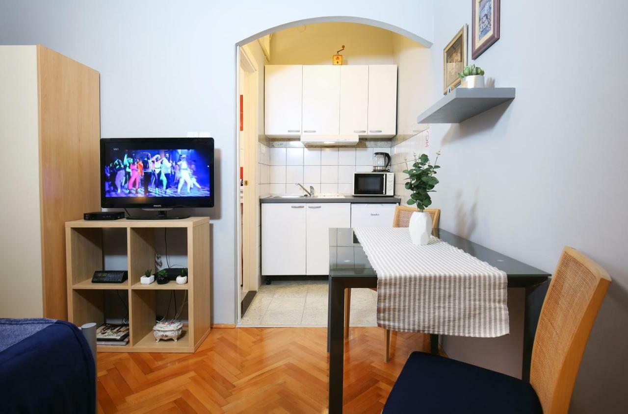 Split Chic Studio Luaran gambar